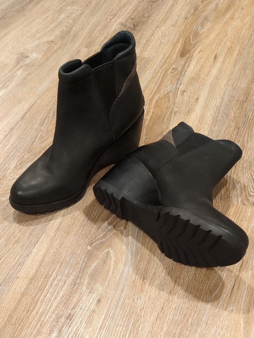 👢⚫💐Sorel Black Wedge Ankle Booties with Textured Heel Accent Women's size 10.5